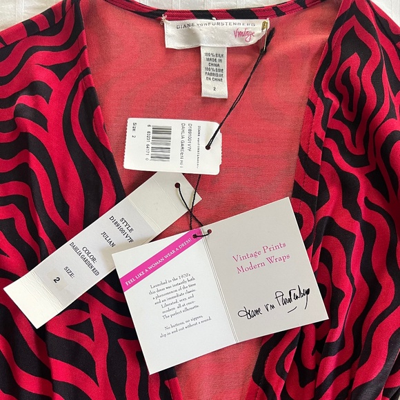 Diane von Furstenberg Vintage Julian Silk Wrap Dress -Dahlia Garden Red- Size 2 - Picture 3 of 5